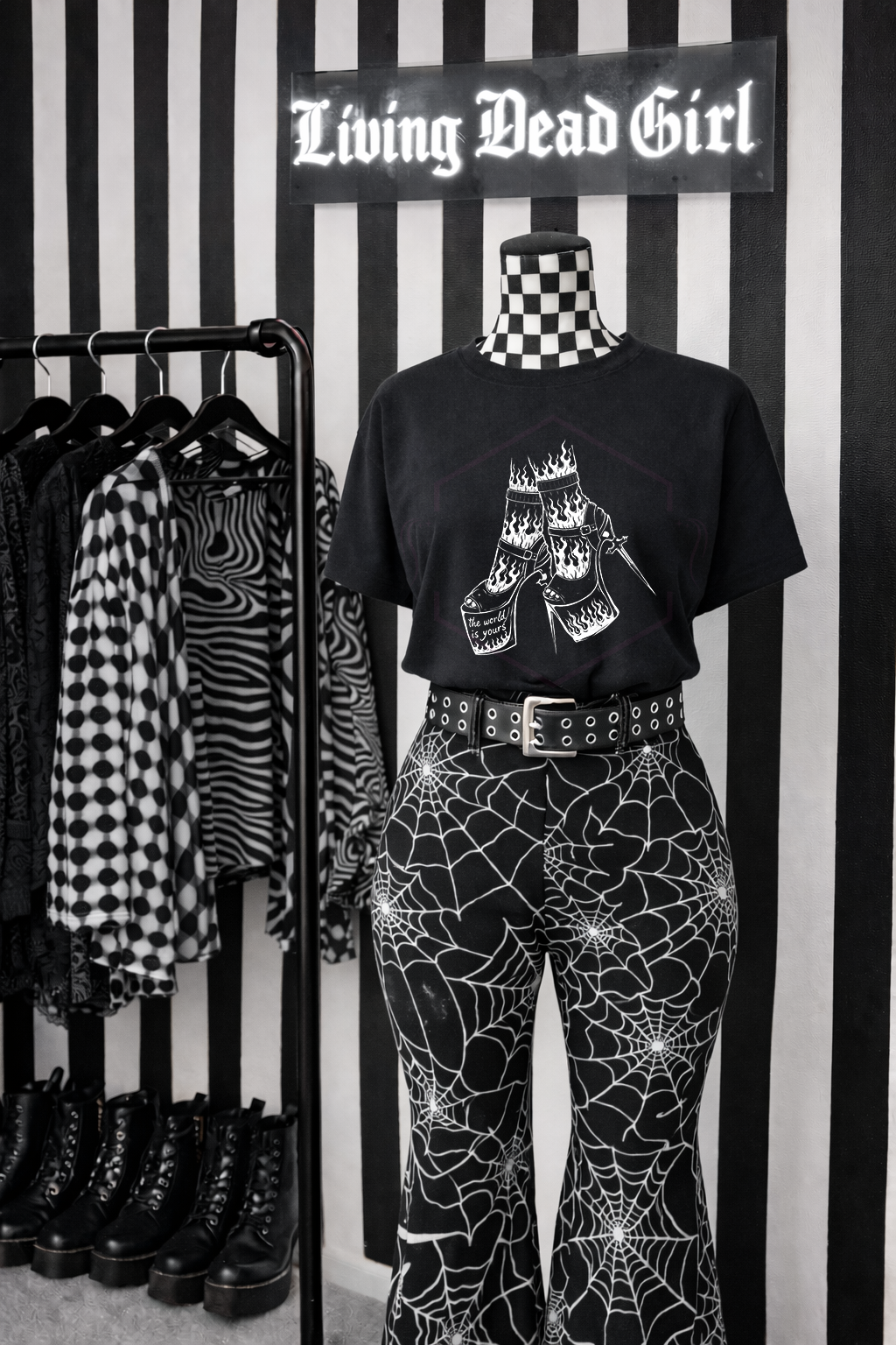 Black T-shirt | Killer heels