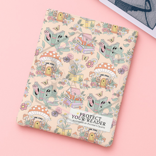 Kindle/ipad sleeve | Cute reading frog | Fabric tech cover